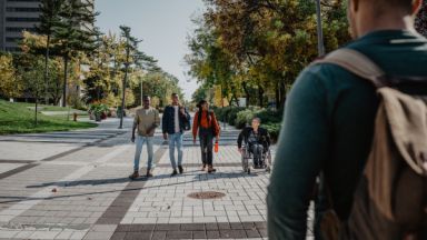 étudiants sur le campus