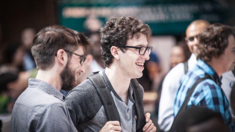 étudiants qui sourient